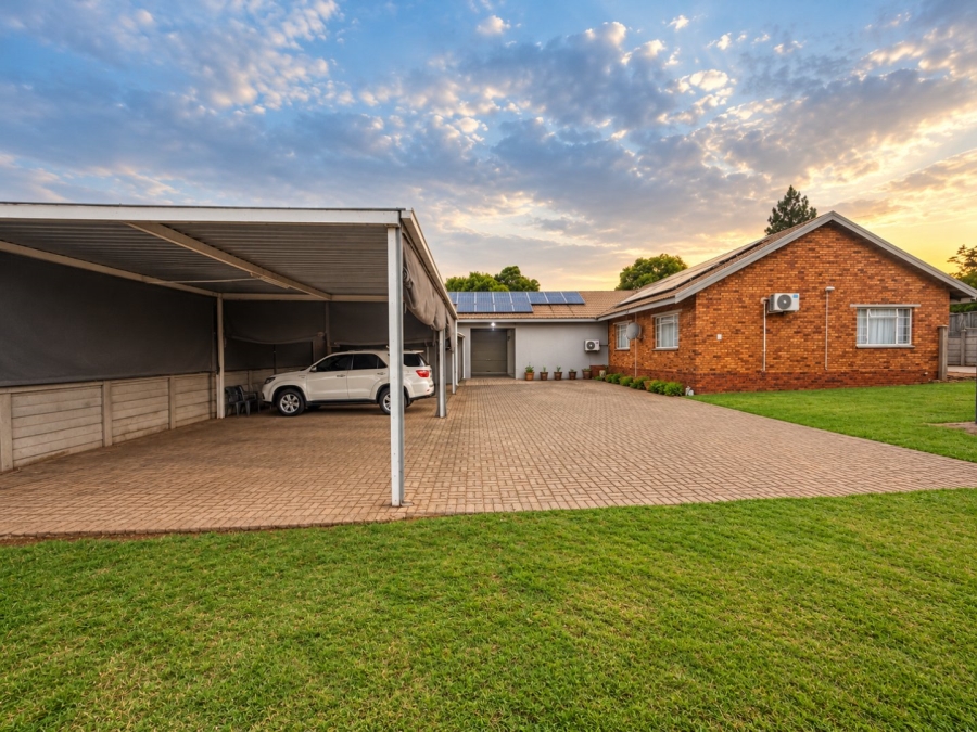 4 Bedroom Property for Sale in Roodia Free State